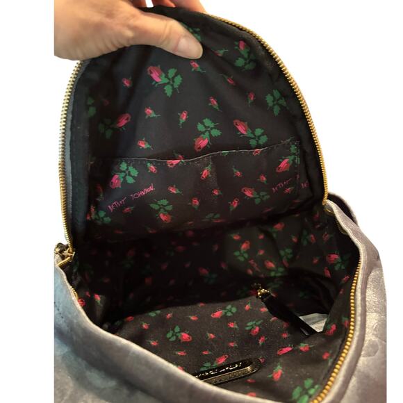 Betsy Johnson Gray Velvet Skull Backpack, EUC - Picture 7 of 7